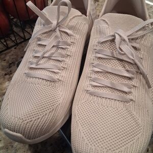 Skechers Cream Slip-Ins Sneakers Size 9